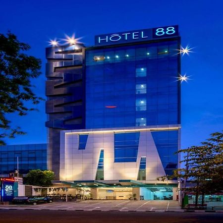 Hotel 88 Grogol By Wh Jakarta Exterior foto