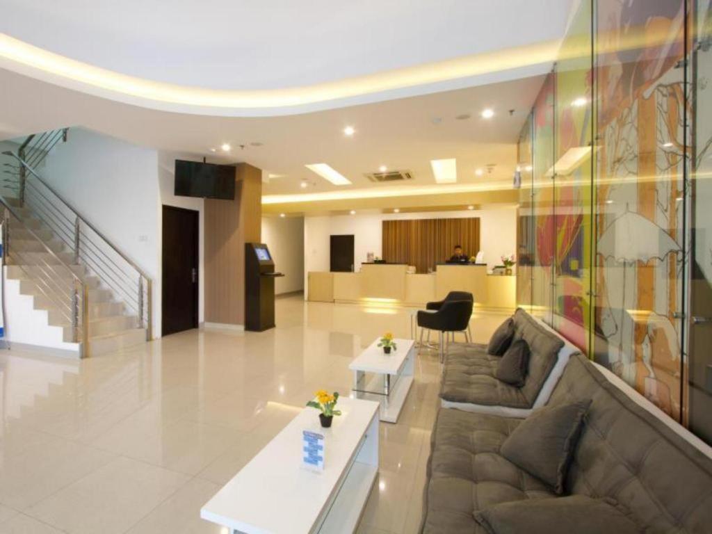Hotel 88 Grogol By Wh Jakarta Exterior foto